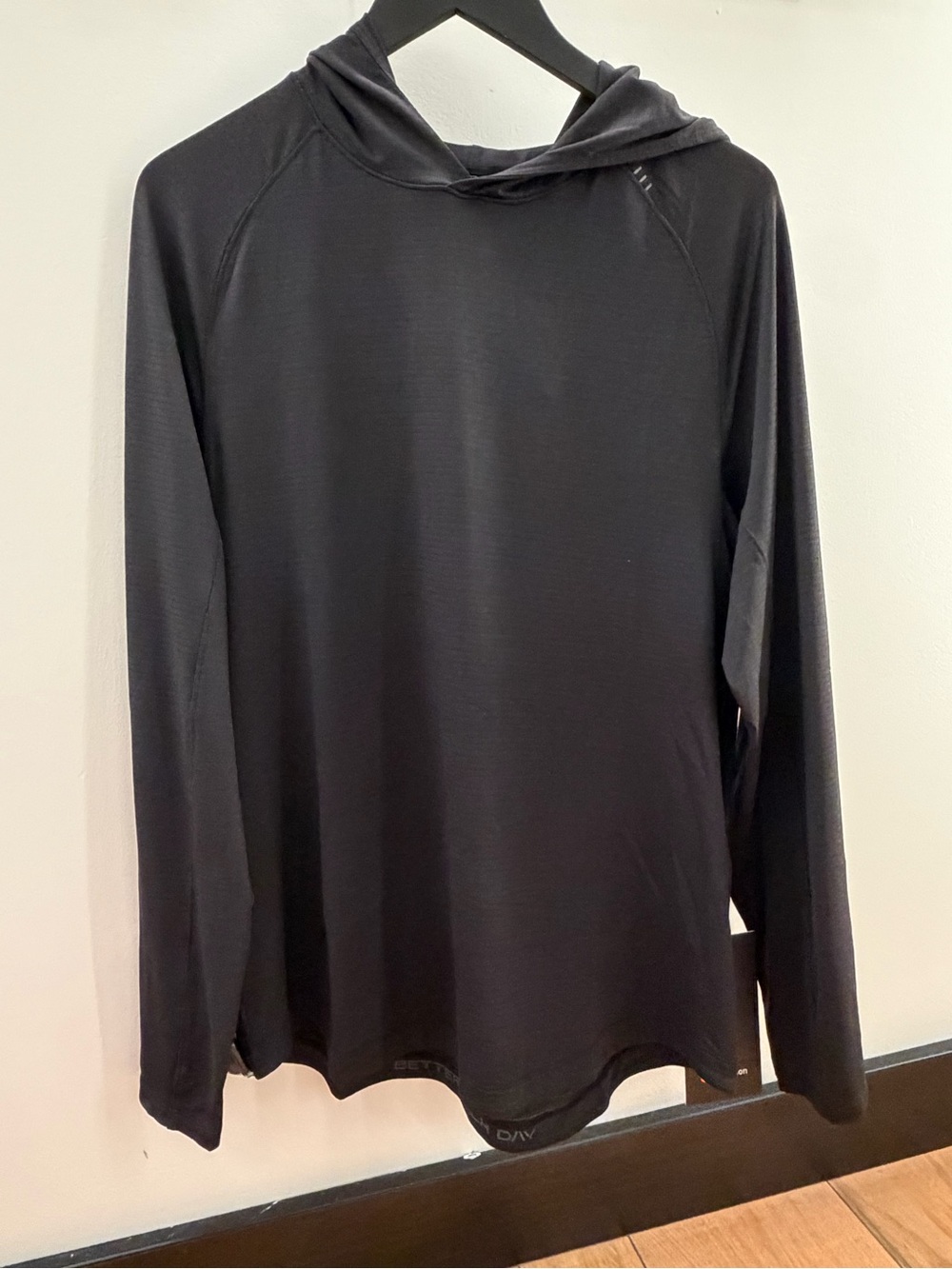 lululemon athletica Men's Black Long-Sleeve Hooded Tee